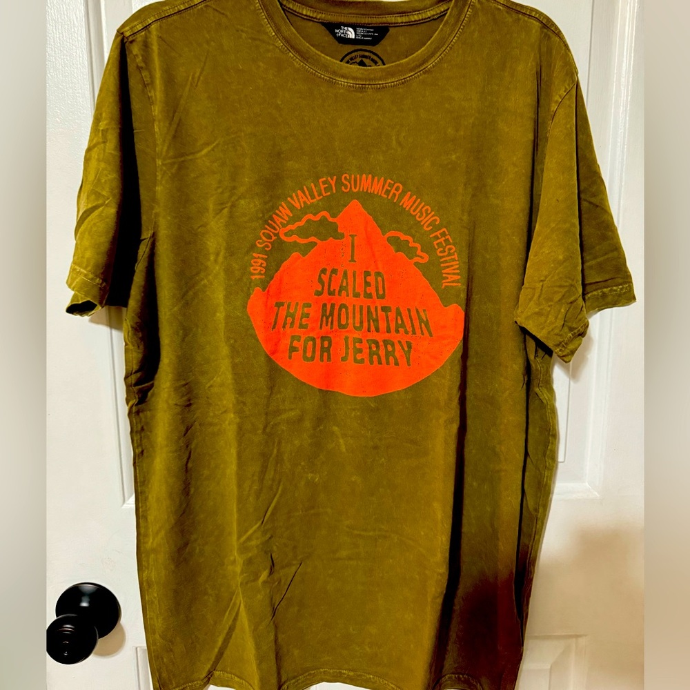 Almost new The Northface design Tee!